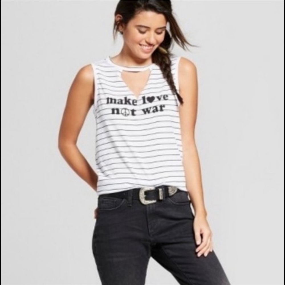 V-neck cut out sleeveless T-shirt